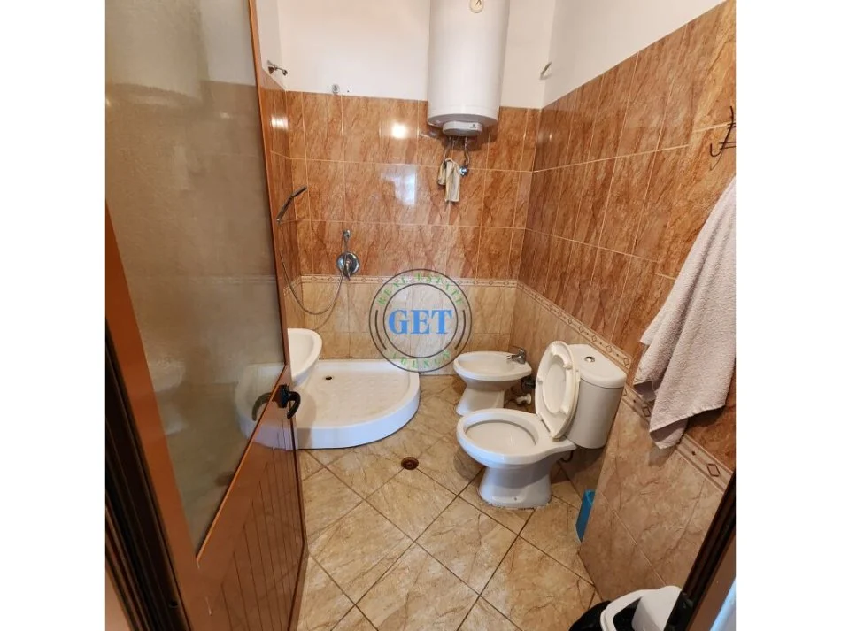 Durres, jepet me qera apartament 2+1+Ballkon Kati 7, 100 m² 300 € (Kopshti "Sotir Noka", Durres)