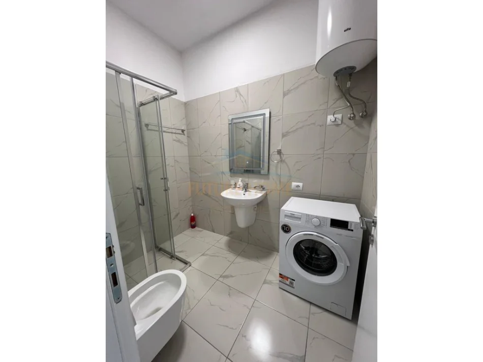 Tirane, jepet me qera apartament 2+1+Ballkon Kati 1, 86 m² 600 € (Kompleksi Henke)