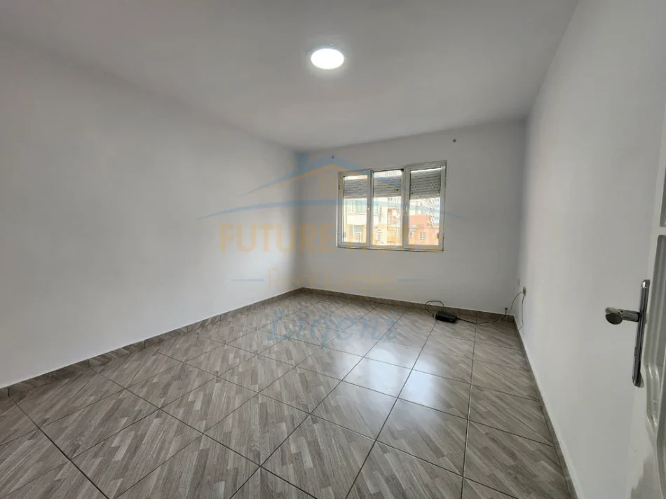 Tirane, shitet apartament 2+1 Kati 5, 76 m² 163.000 € (Rruga e Kavajës)