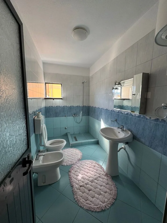 Tirane, jepet me qera apartament 3+1 Kati 2, 100 m² 550 € (Pjeter Budi)