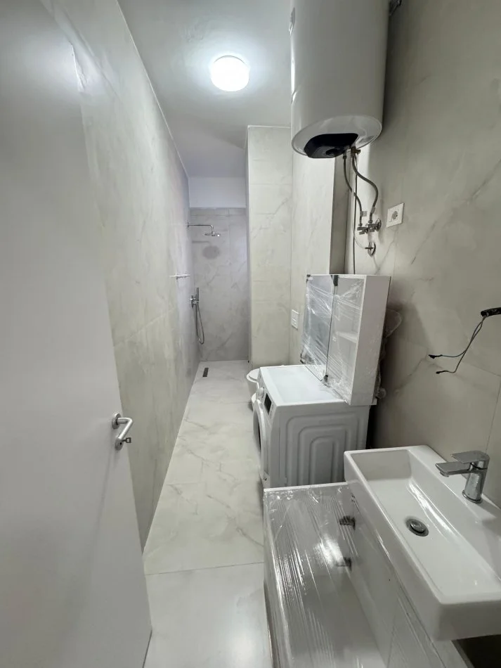 Tirane, jepet me qera apartament 1+1 Kati 2, 59 m² 450 € (Rezidenca Oxa)