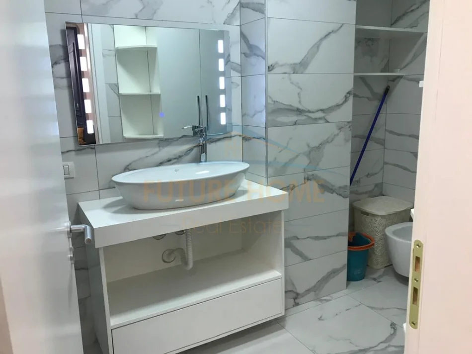 Durres, shitet apartament 3+1 Kati 8, 126 m² 210.000 € (Lagjia 12, Durrës)