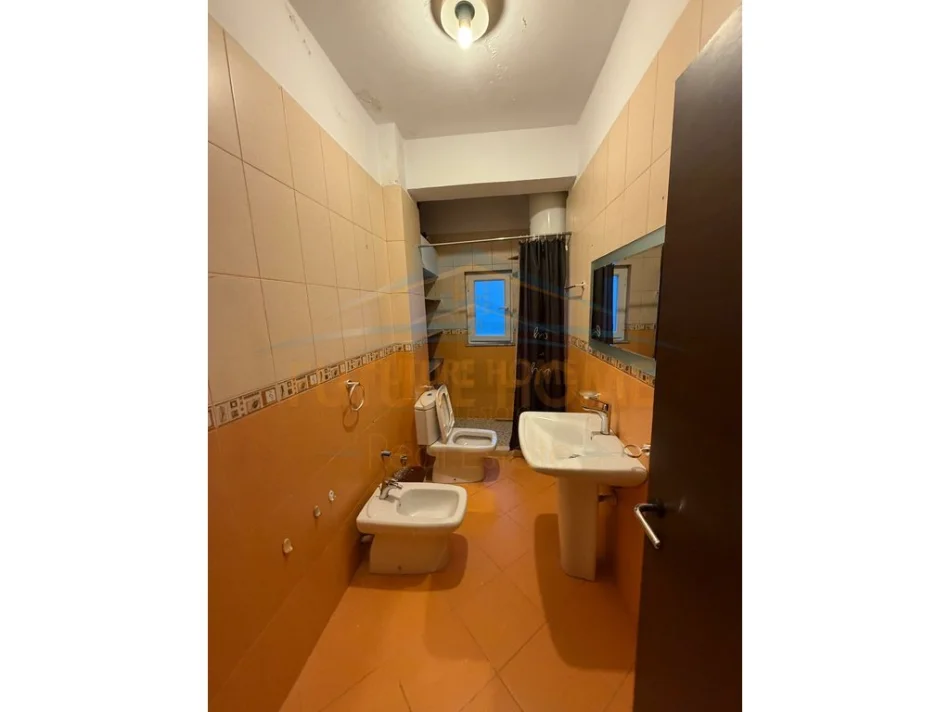 Tirane, Shitet Apartament 2+1, Blloku,  Kati 9, 105 m², 298.000 €
