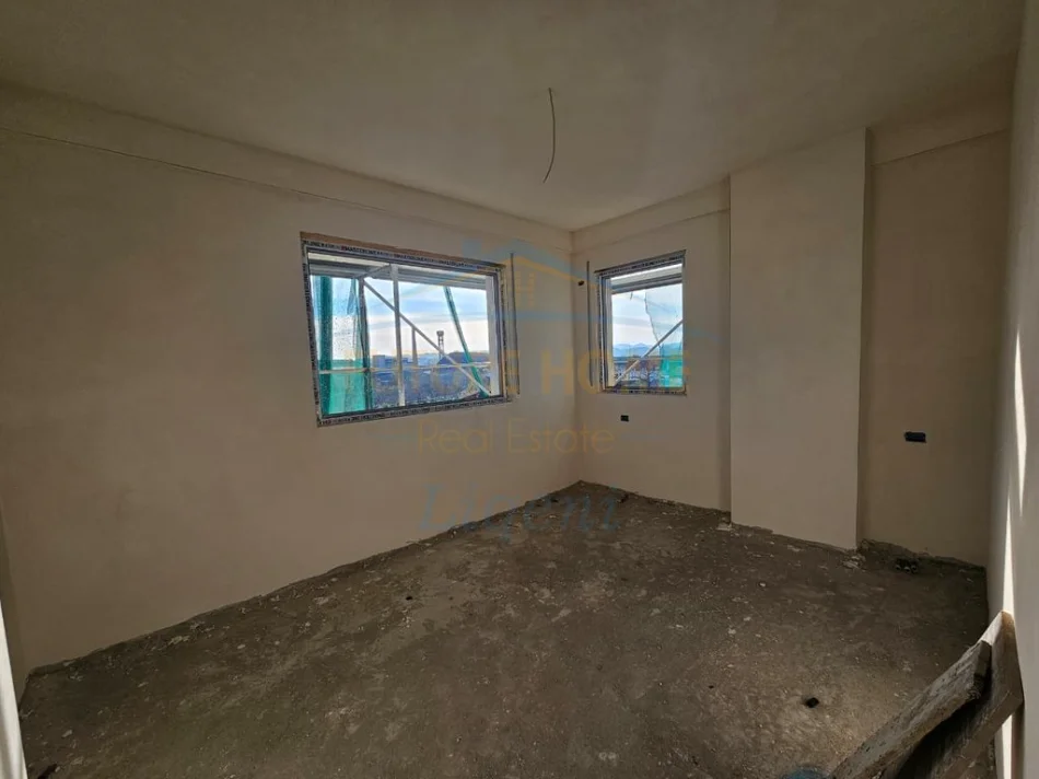 Tirane, shes apartament 2+1+Ballkon Kati 3, 104 m² 108.000 € (Platinium II)