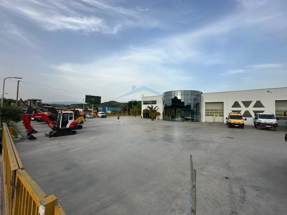 Tirane, shitet magazine Kati 1, 1.263 m² 3.500.000 € (Vore)