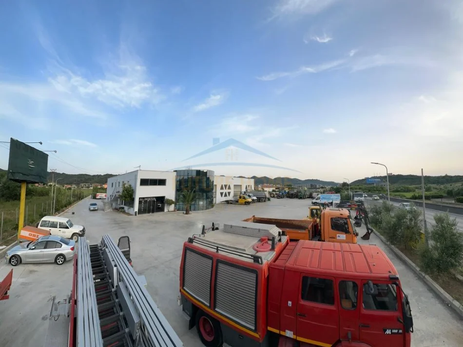 Tirane, shitet magazine Kati 1, 1.263 m² 3.500.000 € (Vore)