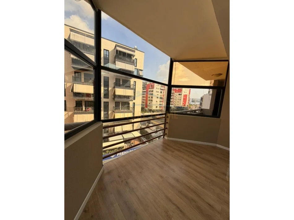 Tirane, jepet me qera apartament 2+1 Kati 6, 127 m² 1.300 € (Rruga e Kosovarëve)