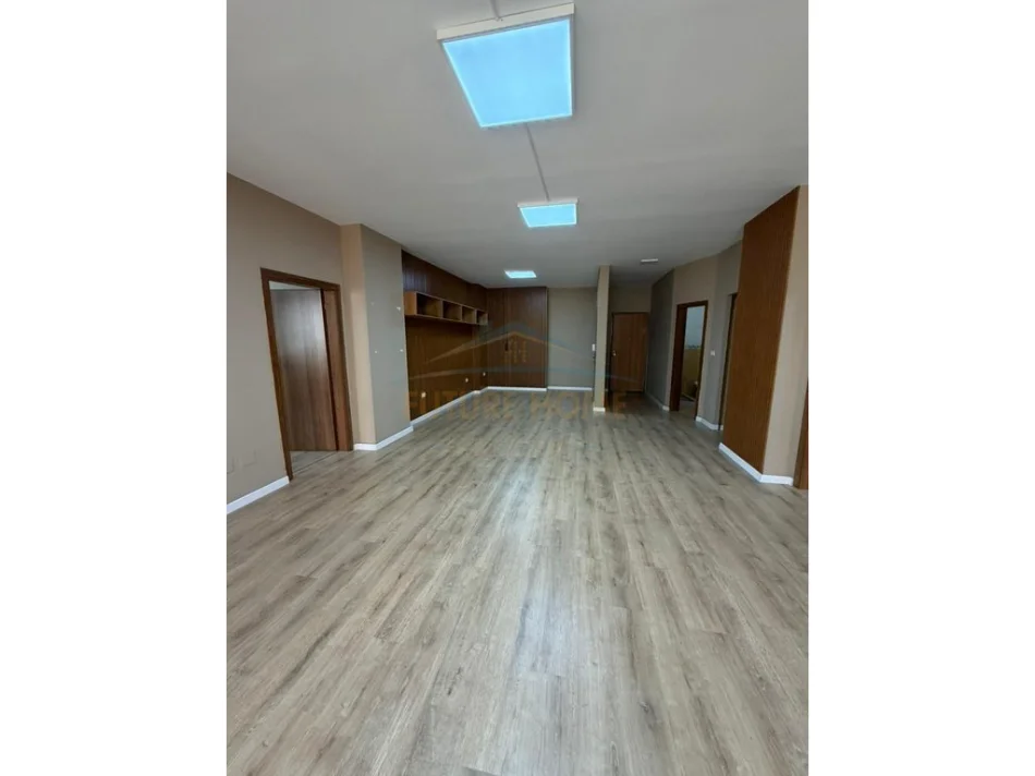 Tirane, jepet me qera apartament 2+1 Kati 6, 127 m² 1.300 € (Rruga e Kosovarëve)