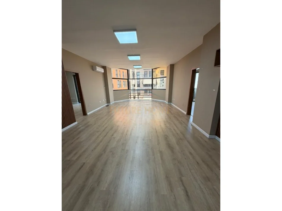 Tirane, jepet me qera apartament 2+1 Kati 6, 127 m² 1.300 € (Rruga e Kosovarëve)