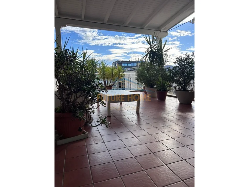 Tirane, shes apartament 2+1 Kati 10, 197 m² 600.000 € (bllok)