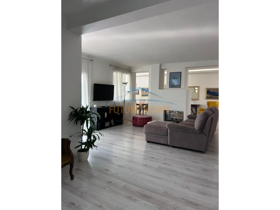 Tirane, shitet apartament 2+1+Ballkon Kati 10, 197 m² 600.000 € (BLLOKU)