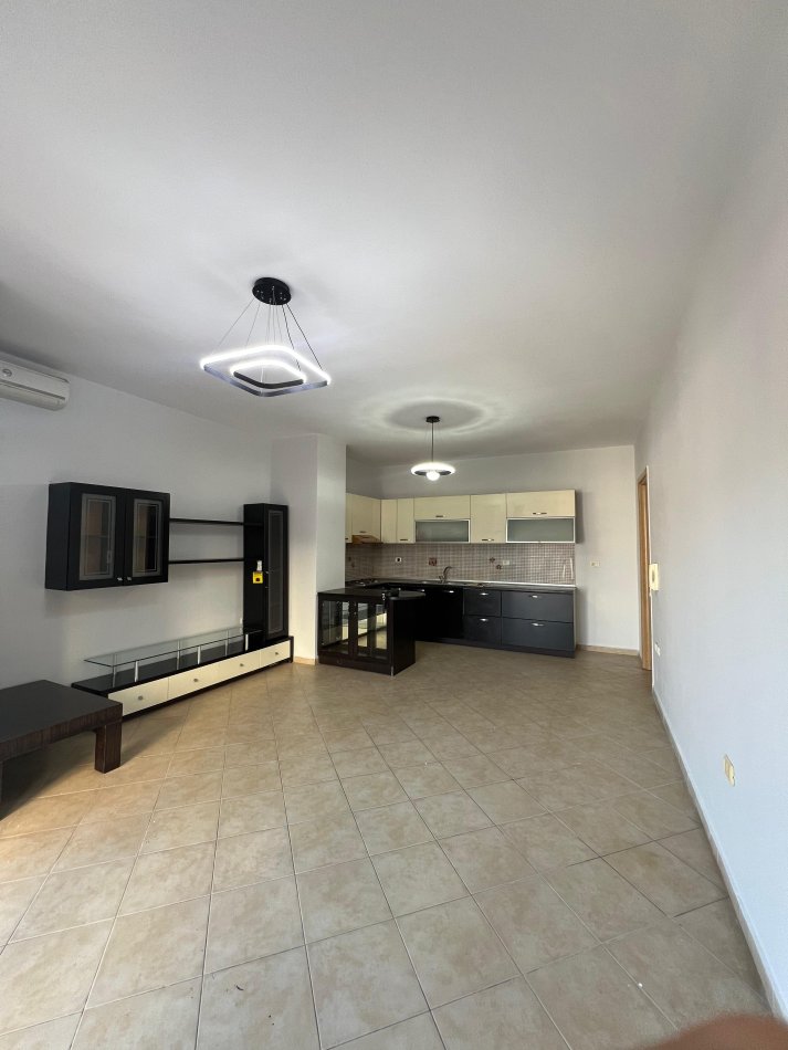 Tirane, shes apartament 2+1+Ballkon Kati 1, 90 m² 165.000 € (Kodra e Diellit)