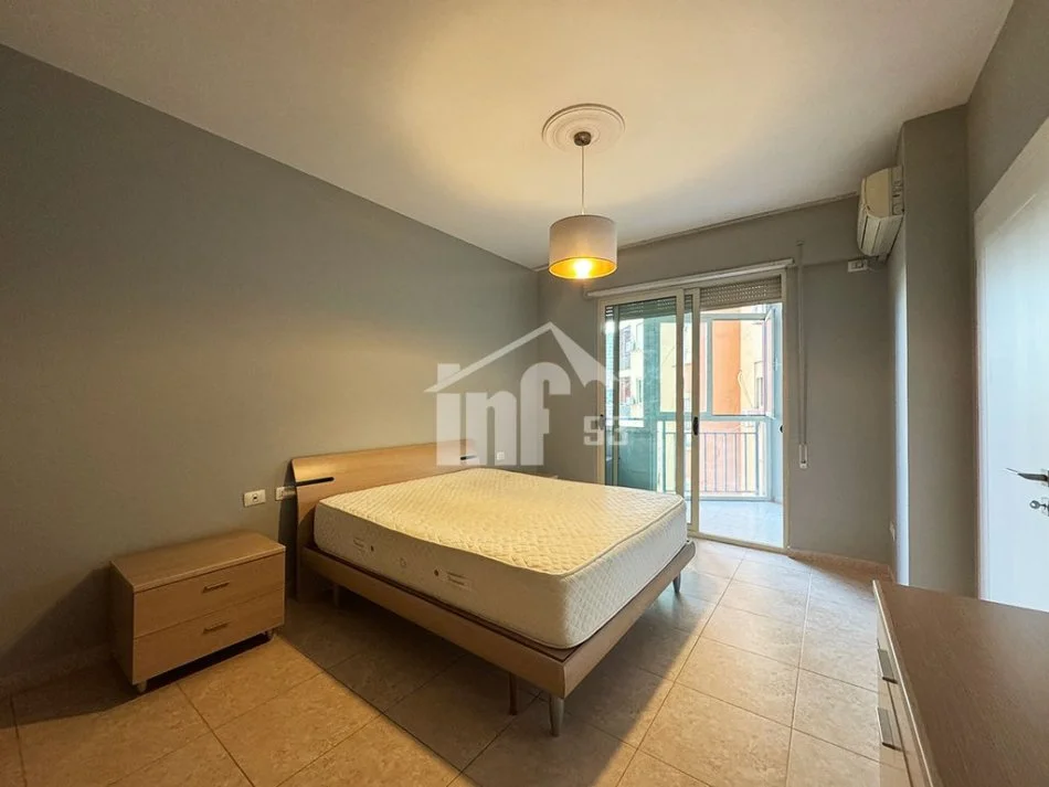 Tirane, jepet me qera apartament 1+1 Kati 7, 68 m² 580 € (TE SELVIA, PRANE QENDRES DHE PAZARIT TE RI)