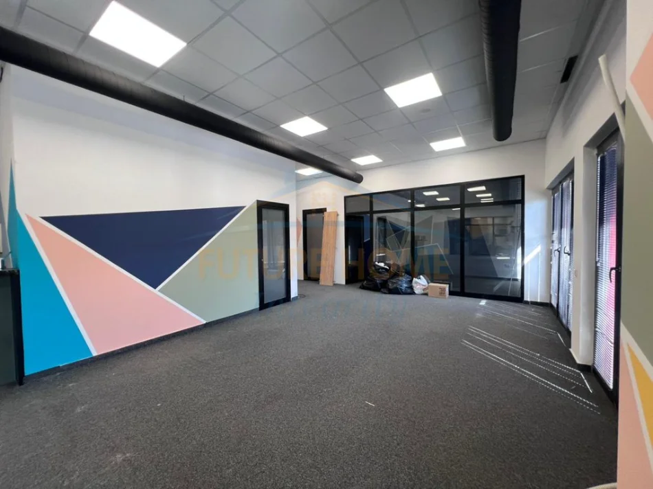 Tirane, jepet me qera ambjent biznesi Kati 1, 191 m² 2.200 € (Farmacia 10, Tiranë.)