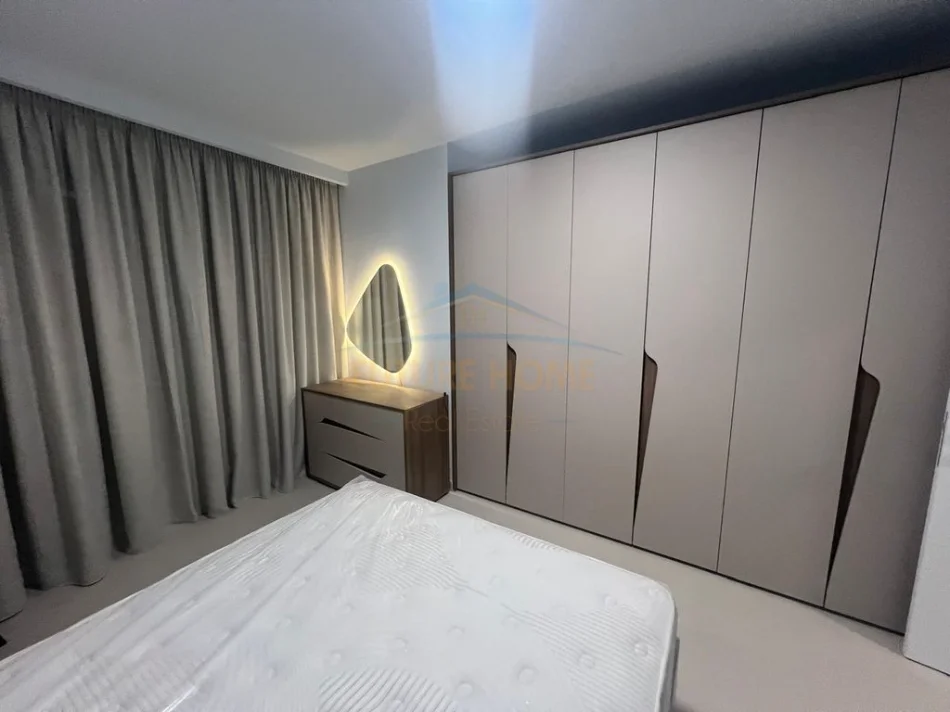 Tirane, jepet me qera apartament 1+1 Kati 5, 62 m² 600 € (ish dogana)