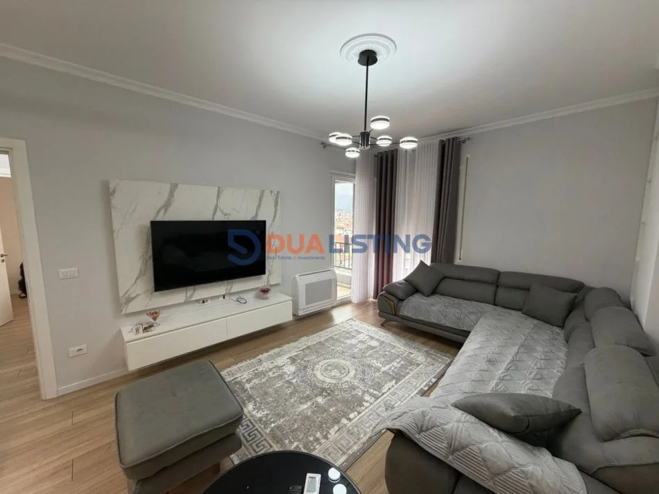 Tirane, jepet me qera apartament 1+1 , 600 € (5 Maji)