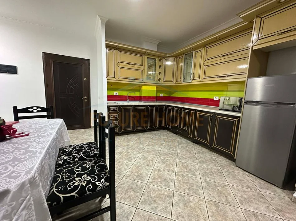 Tirane, jepet me qera apartament 2+1 Kati 7, 98 m² 450 € (Astir)