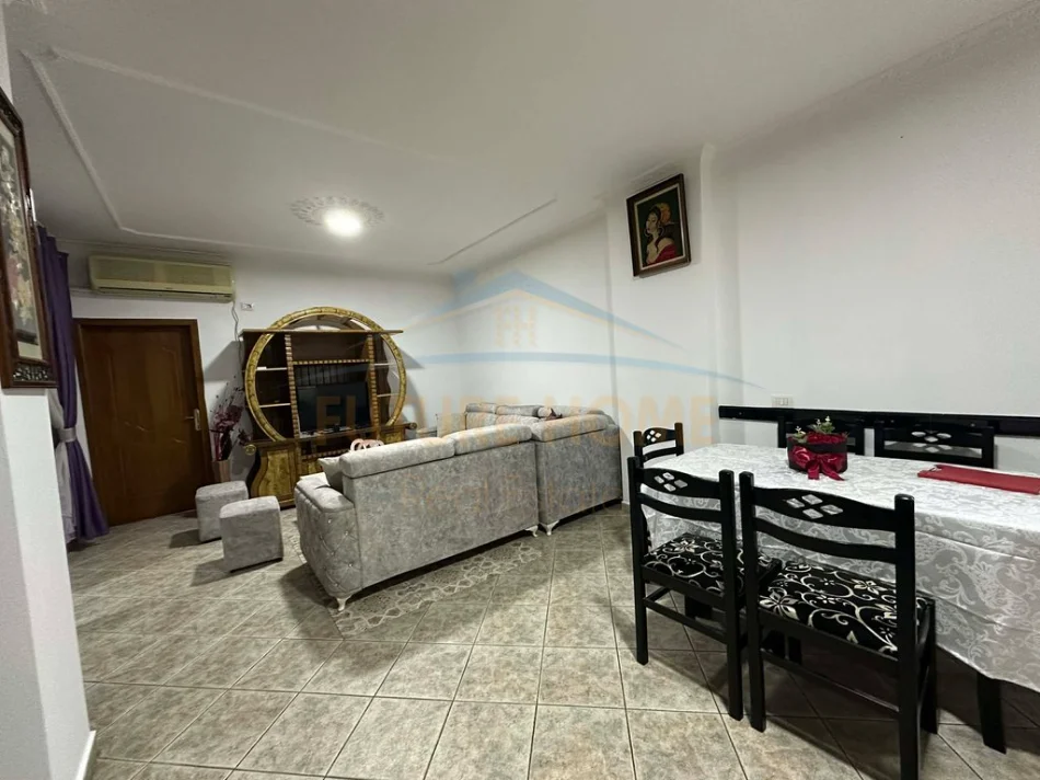 Tirane, jepet me qera apartament 2+1 Kati 7, 98 m² 450 € (Astir)