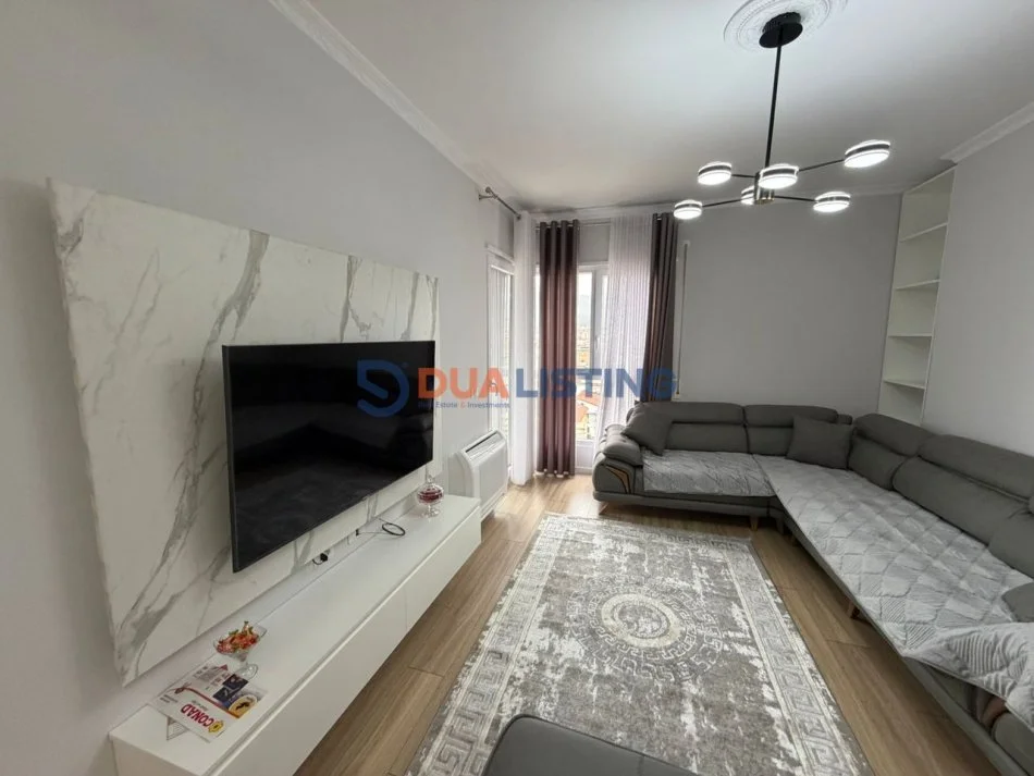 Tirane, jepet me qera apartament 1+1 , 600 € (5 Maji)