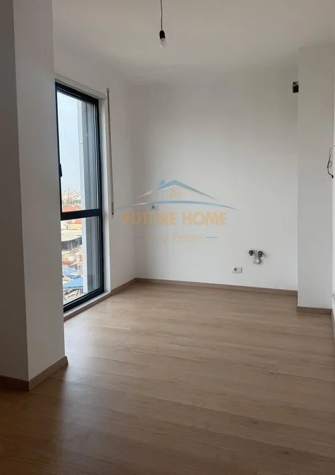 Tirane, jepet me qera apartament 2+1+Ballkon Kati 5, 118 m² 700 € (Akses Tirana)