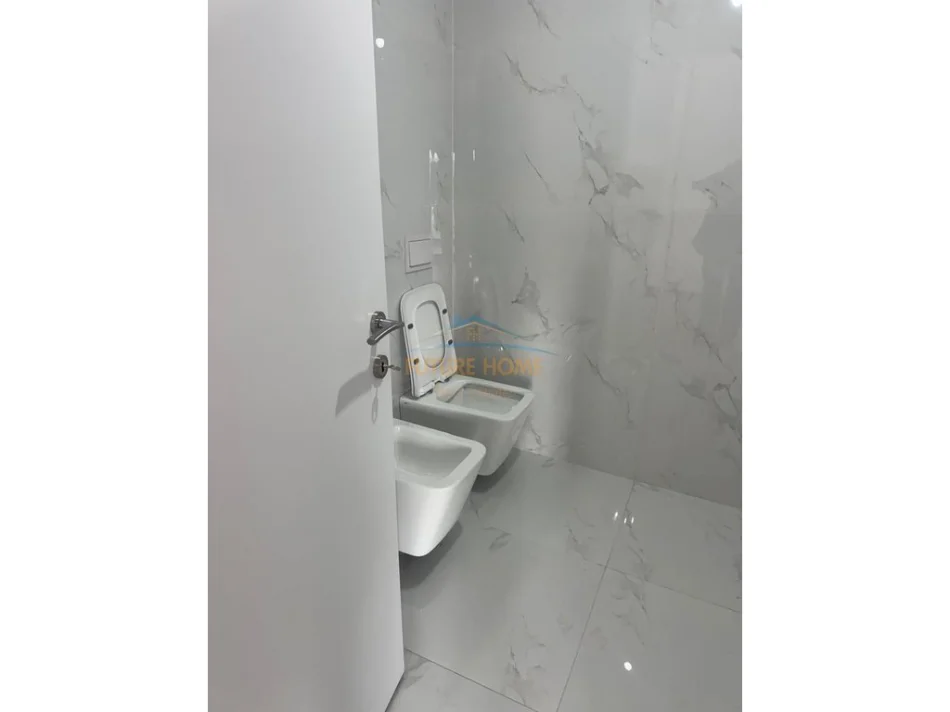 Tirane, jepet me qera apartament 2+1+2+Post Parkimi,  Kati 5, 118 m² 700 € (Akses Tirana – Doganë)