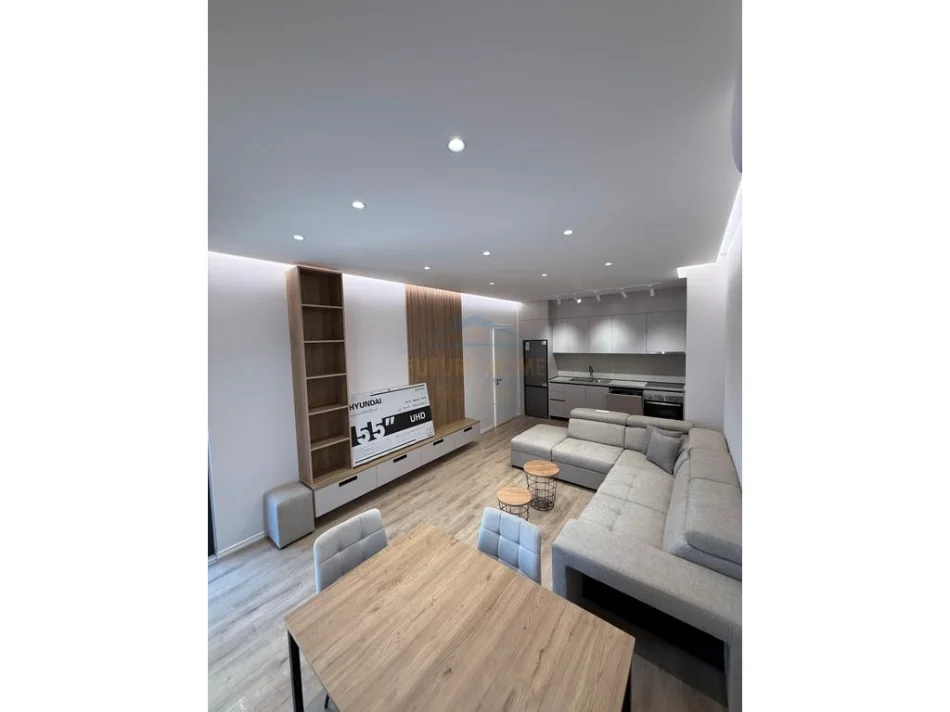Tirane, jepet me qera apartament 1+1+Ballkon Kati 5, 65 m² 650 € (Rezidenca Erli)