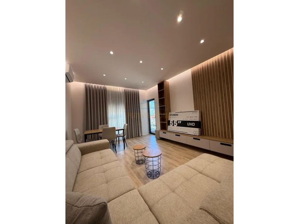 Tirane, jepet me qera apartament 1+1,  Kati 5, 65 m² 650 € (Rezidenca Erli, Porcelan)