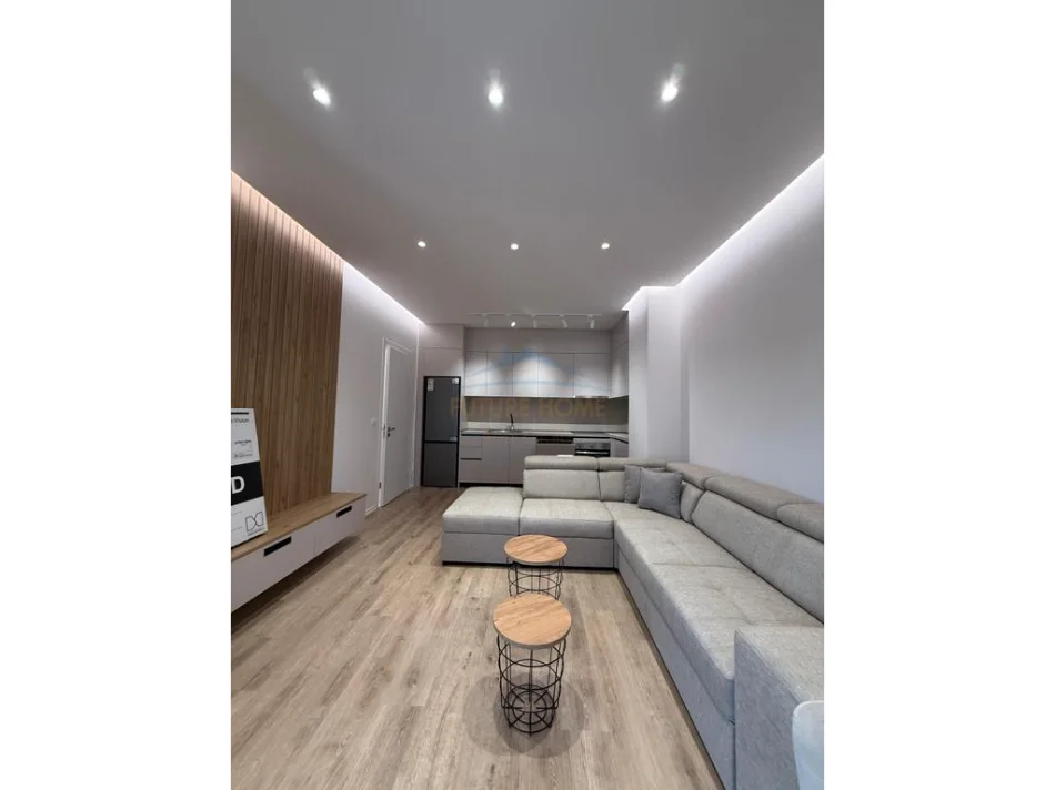Tirane, jepet me qera apartament 1+1,  Kati 5, 65 m² 650 € (Rezidenca Erli, Porcelan)