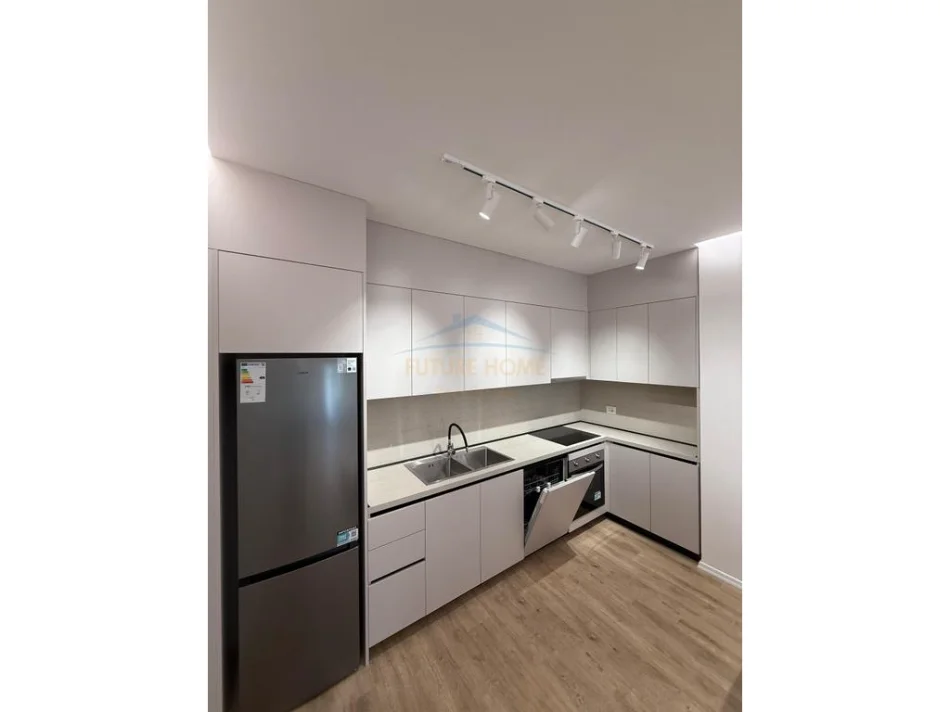 Tirane, jepet me qera apartament 1+1+Ballkon Kati 5, 65 m² 650 € (Rezidenca Erli)