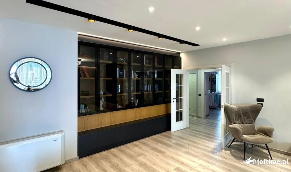 SHITET: AARTAMENT 3+1+2wc Vendodhje Fantastike, 📌 Lungo-Mare (vija e pare)- 100% E Re e investuar nga Fillimi- Ka Pamje te Lire nga deti **** 530.000 Euro*** 🧨