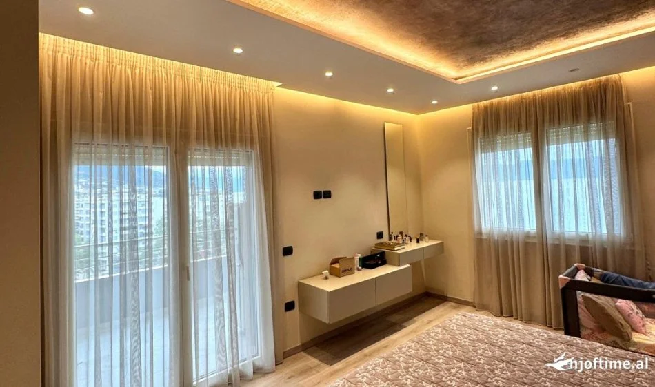 SHITET: AARTAMENT 3+1+2wc Vendodhje Fantastike, 📌 Lungo-Mare (vija e pare)- 100% E Re e investuar nga Fillimi- Ka Pamje te Lire nga deti **** 530.000 Euro*** 🧨