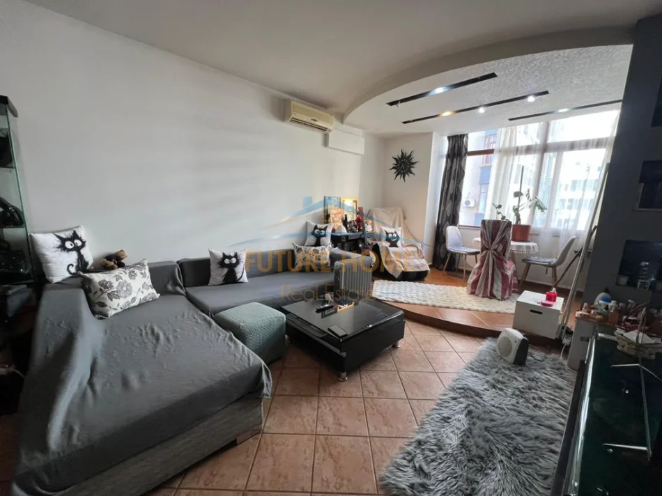 Tirane, shitet apartament 1+1 Kati 2, 74 m² 185.000 € 