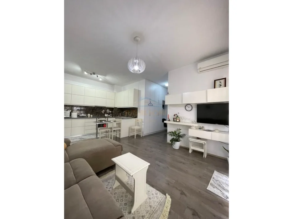 Tirane, shitet apartament 1+1 Kati 7, 68 m² 95.000 € (Terminali Autobuzave, Kryqezimi Kamzes)