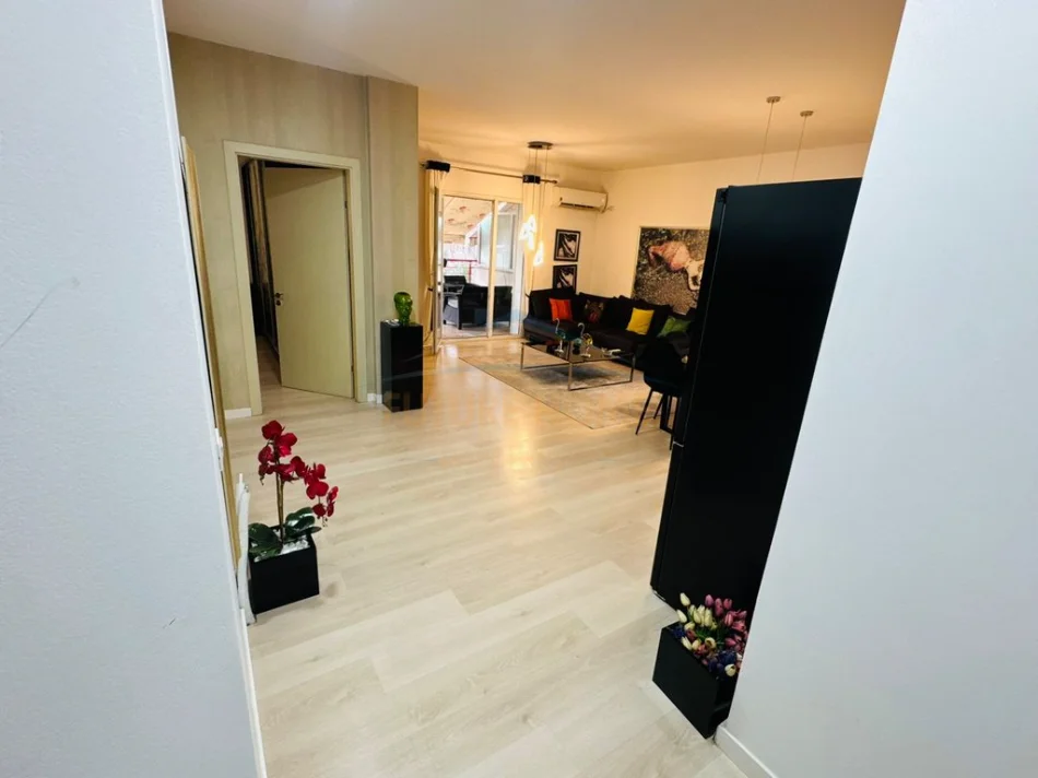 Tirane, shitet apartament 1+1 Kati 1, 100 m² 210.000 € 