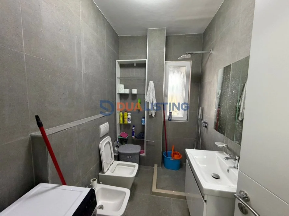 Tirane, jepet me qera apartament 1+1 , 600 € (5 Maji)