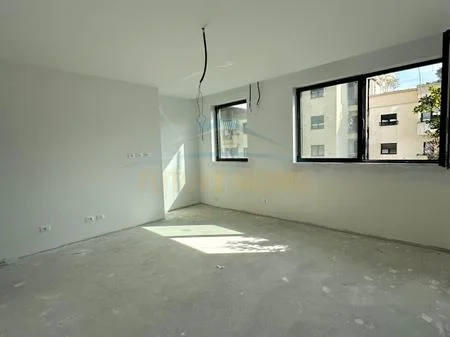 Tirane, jepet me qera apartament 1+1 Kati 9, 99 m² 298.000 € (VERTIKAL)