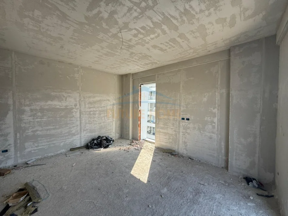 Shitet , Apartament 2+1 , Porcelan , Tirane