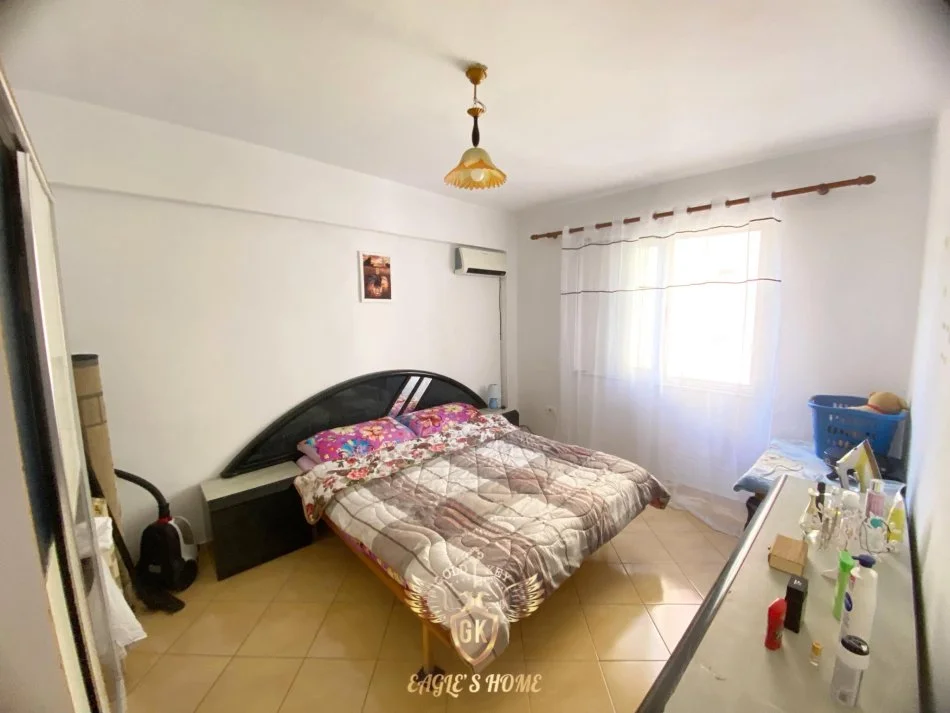 Shitet Super Apartament
• 2+1 me Ballkon
• 76 Metra neto te brendshme 
• Kati 3 pallat egzistues i katert nga toka.
• Mobiluar
• Orientim Jug Lindje
• Dokumentacion i rregullt hipotekor
• Zone shume e preferuar, prane shkollave,cerdhe,supermarkete etj
🏡Ish Rajoni🏡
• 72'000€✅
📲 +355 069 37 80 684