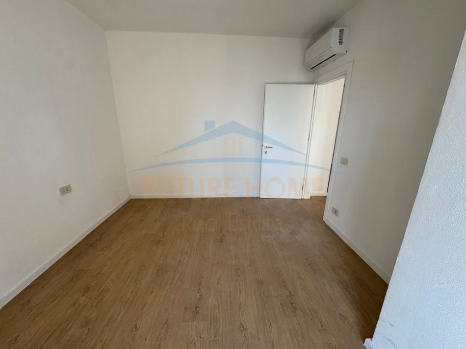 Tirane, jepet me qera ambjent biznesi Kati 1, 70 m² 600 € (Mine Peza)