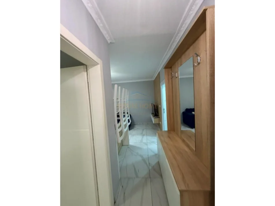 Tirane, shes apartament 2+1 Kati 3, 90 m² 220.000 € (Rruga e Barrikadave, Tiranë)