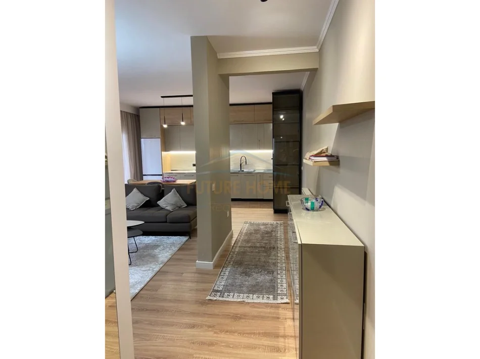 Tirane, jepet me qera apartament 1+1 Kati 5, 98 m² 900 € (Galeria, Rruga e Barrikadave)