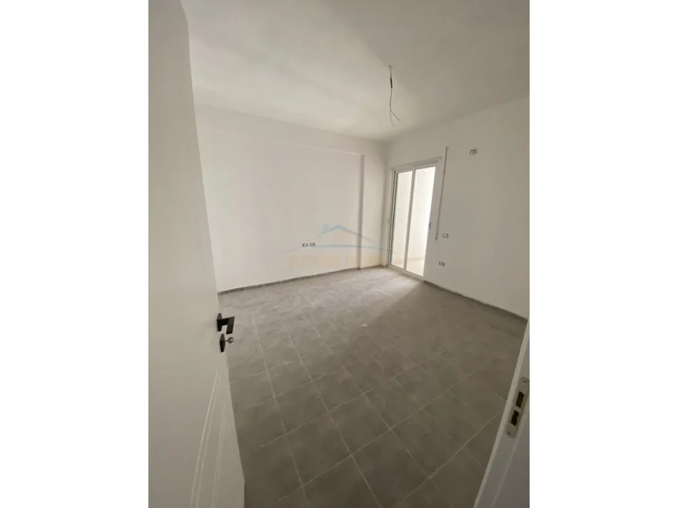 Vlore, shitet apartament 2+1+Ballkon Kati 5, 106 m² 218.400 € (Lungomare)