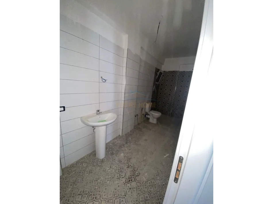 Vlore, shitet apartament 2+1+Ballkon Kati 5, 106 m² 218.400 € (Lungomare)