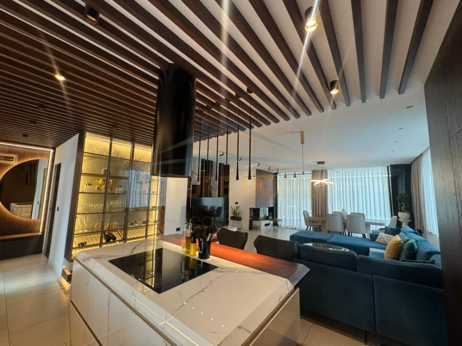 Durres, shitet Vile 2 Katshe Kati 1, 660 m² 990.000 € (San Pietro Residence, Gjiri I Lalzit)