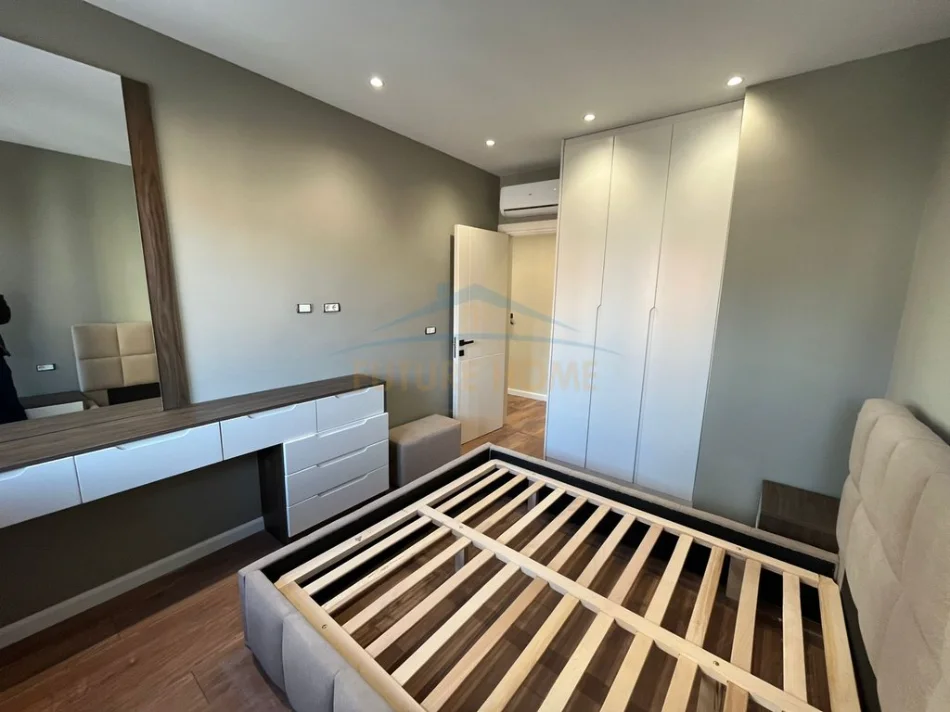 Tirane, shitet apartament 1+1 Kati 3, 53 m² 155.000 € (Mine Peza, shume prane qendres se Tiranes)