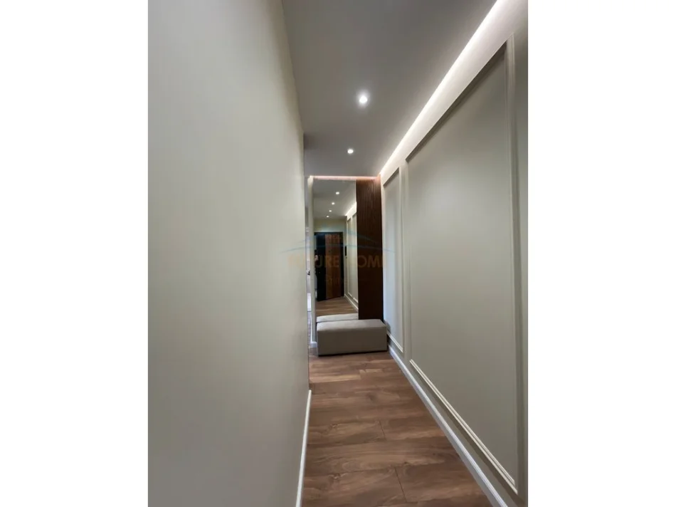 Tirane, shitet apartament 1+1 Kati 3, 53 m² 155.000 € (Mine Peza)