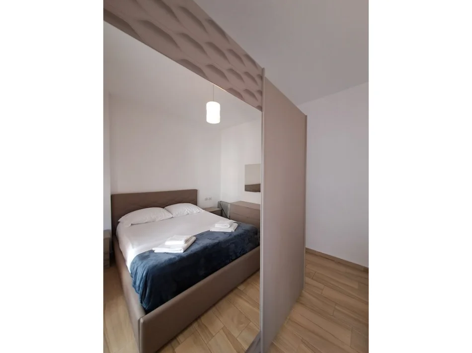 Tirane, shes apartament 2+1+Ballkon Kati 1, 85 m² 210.000 € (Rruga Egnatia)