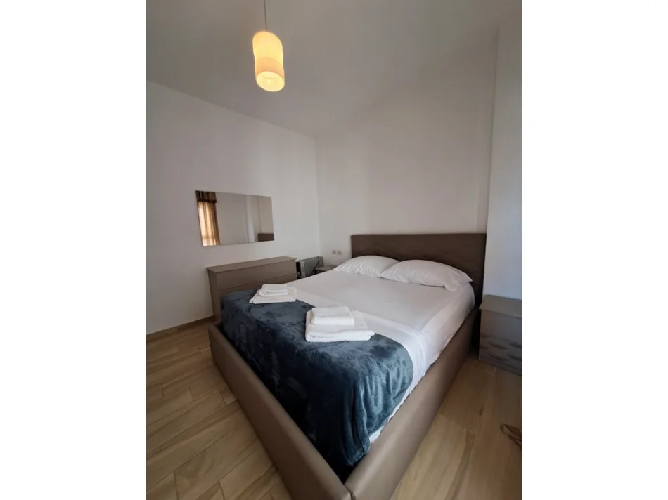 Tirane, shes apartament 2+1+Ballkon Kati 1, 85 m² 210.000 € (Rruga Egnatia)