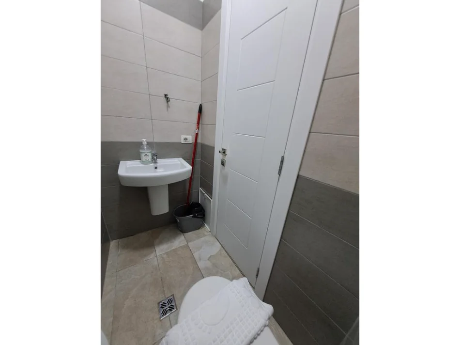 Tirane, shes apartament 2+1+Ballkon Kati 1, 85 m² 210.000 € (Rruga Egnatia)