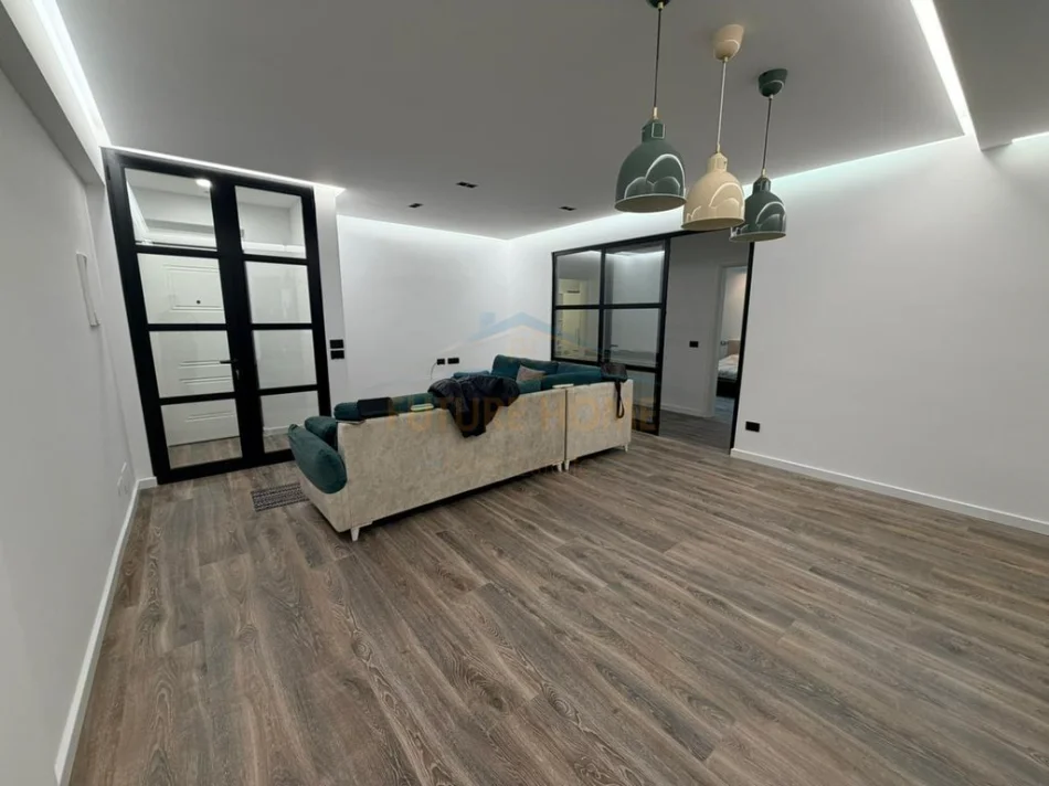 Tirane, shitet apartament 2+1 Kati 6, 112 m² 210.000 € (Laprake)